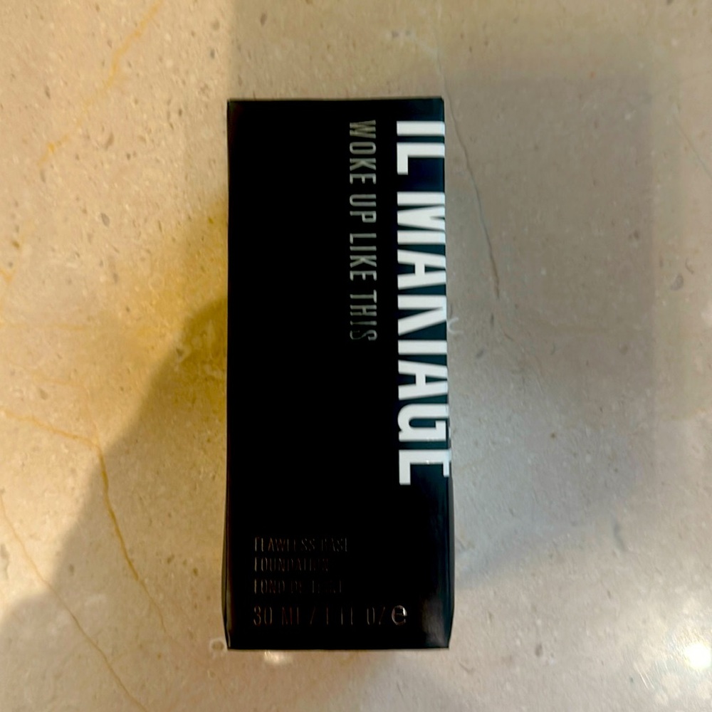 Il Makiage woke up like this flawless base foundation in shade, 155.
